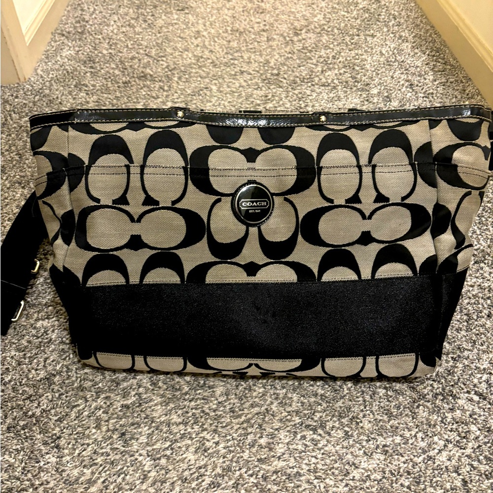 Large Coach bag. Good condition!